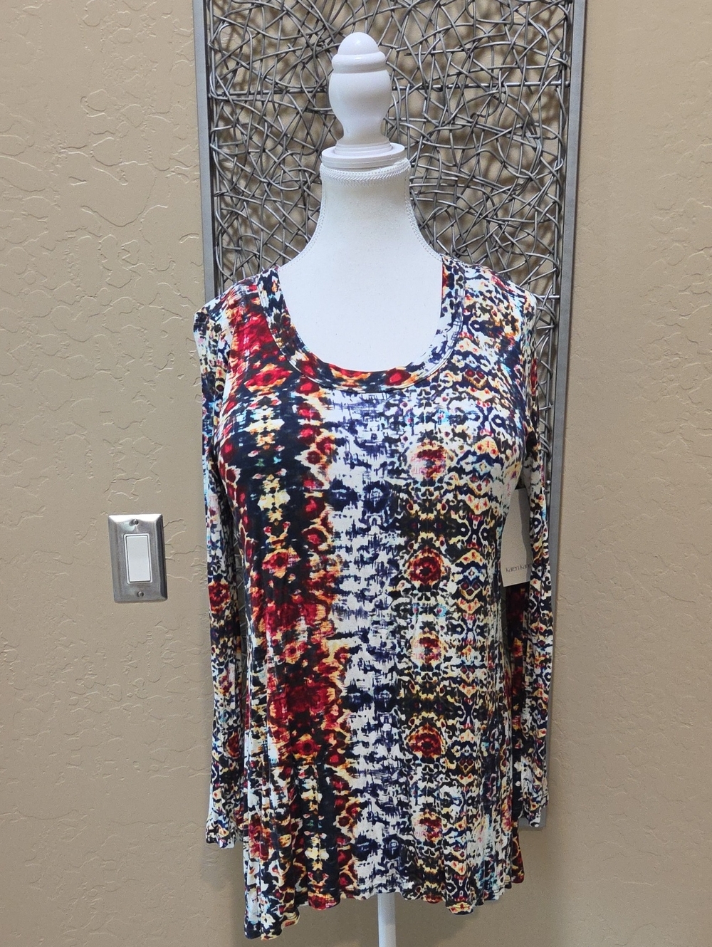 Karen Kane 'SPANISH DAYS' Navy, Red & Cream Abstract Knit Long Sleeve Scoop Top